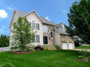 4 Dipaolo Ct, Raritan, NJ 08869