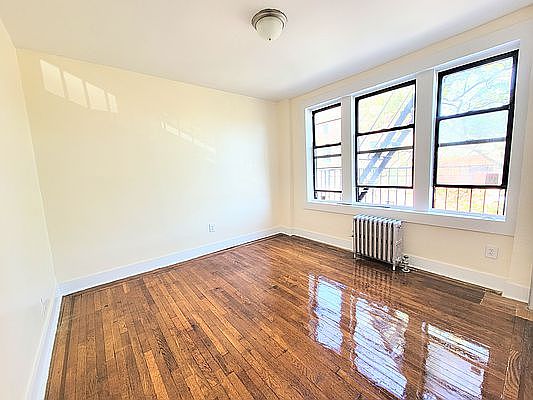 3rd image of 424 New York Ave #8