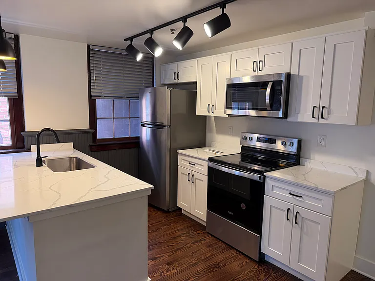 Belmont Lofts — Photo 10