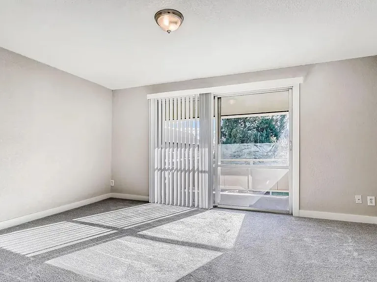 W 20th Ave — Photo 8