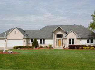 W252S7430 Brookside Cir, Waukesha, WI 53189