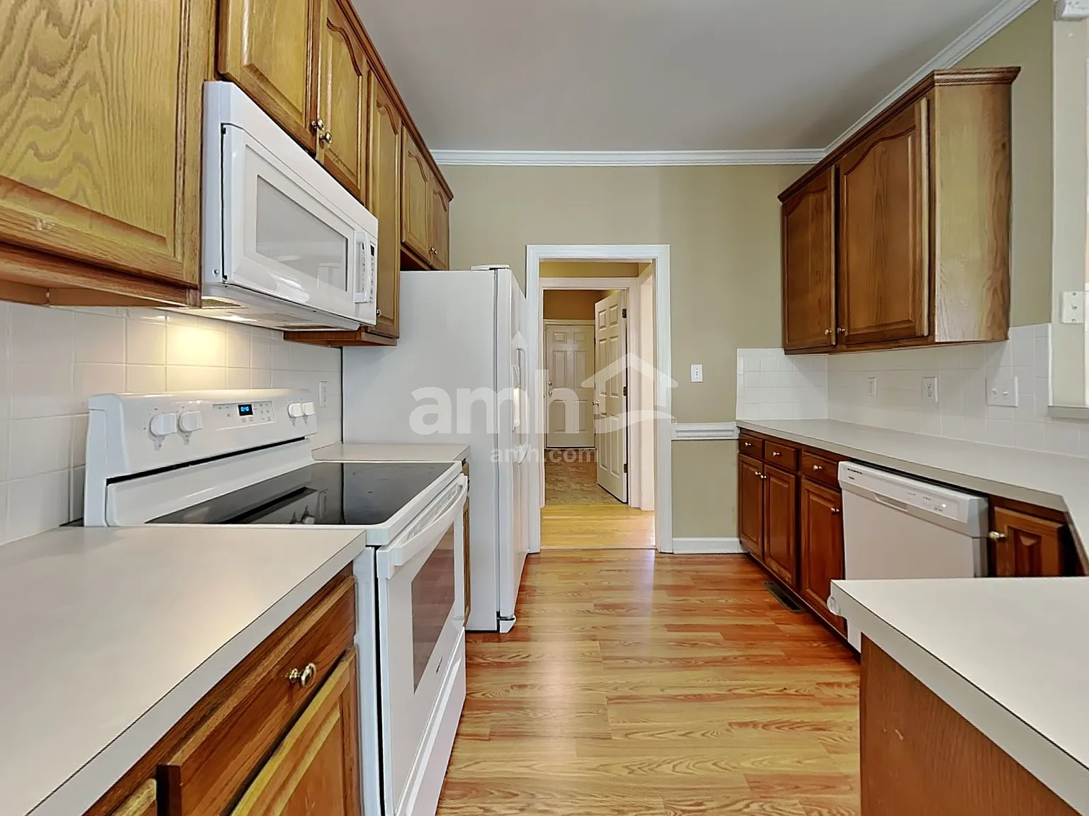 3 bed, 2.0 bath, 1789 sqft, $2,125 — Photo 3