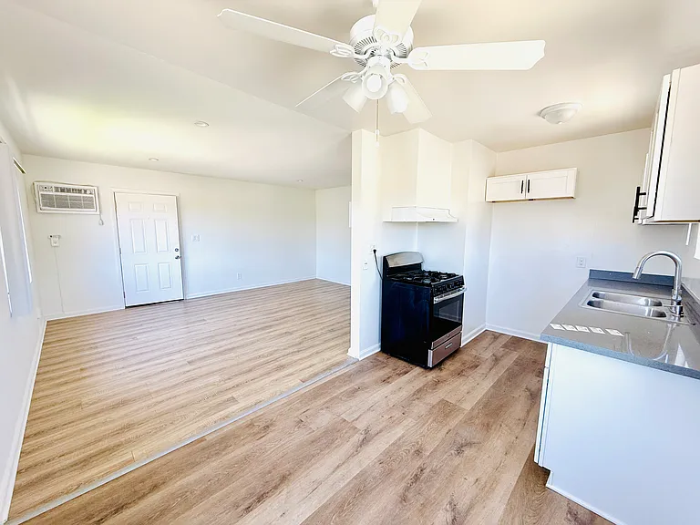 7045 Whitsett Ave #3 — Photo 9