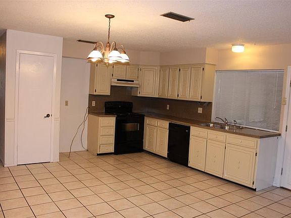 2nd image of 3517 Wildwood Cir
