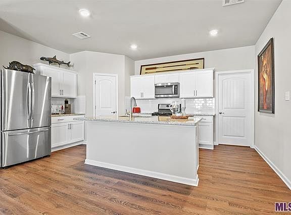 3rd image of 1415 Pin Oak Dr