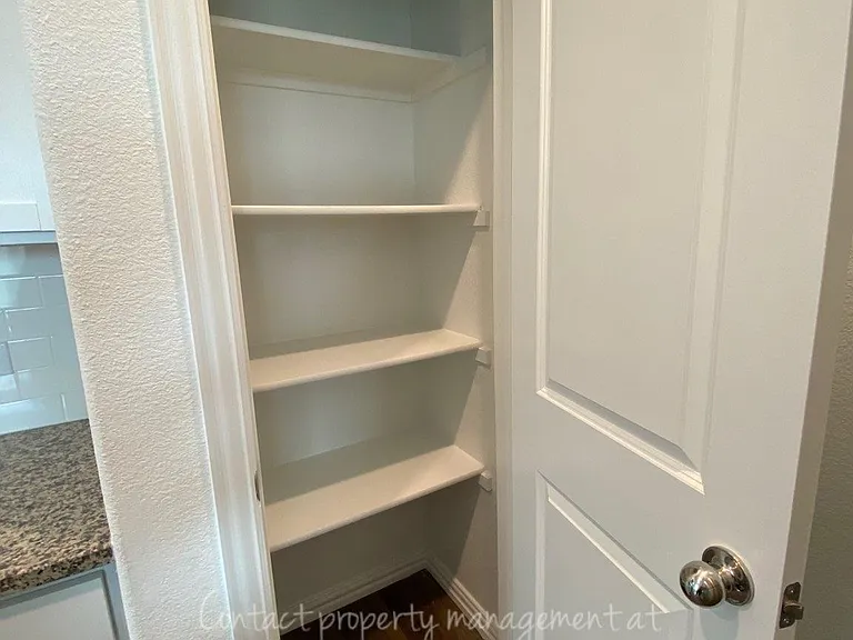 1022 Rosewood St — Photo 3