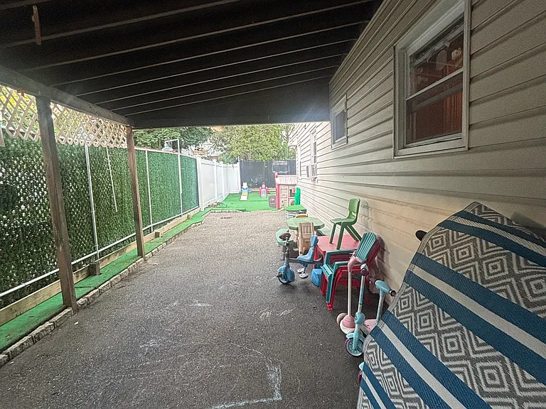 Myrtle Ave — Photo 24