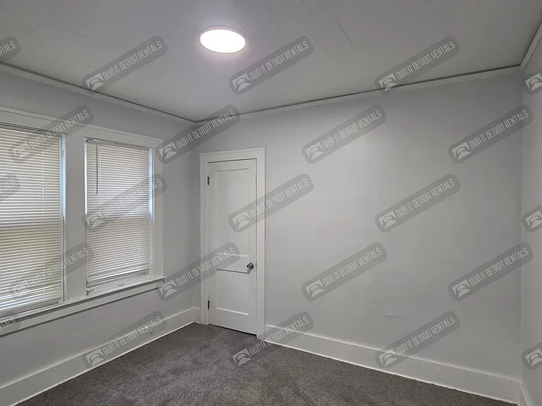 2500 Glendale St — Photo 13
