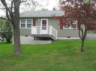 15 Elmwood Dr, Highland Mills, NY 10930