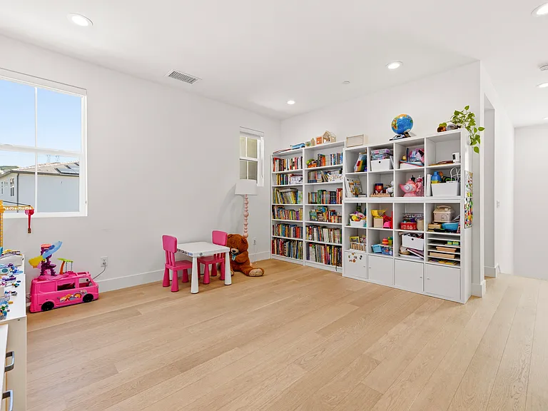 19212 Blackthorn Dr — Photo 25