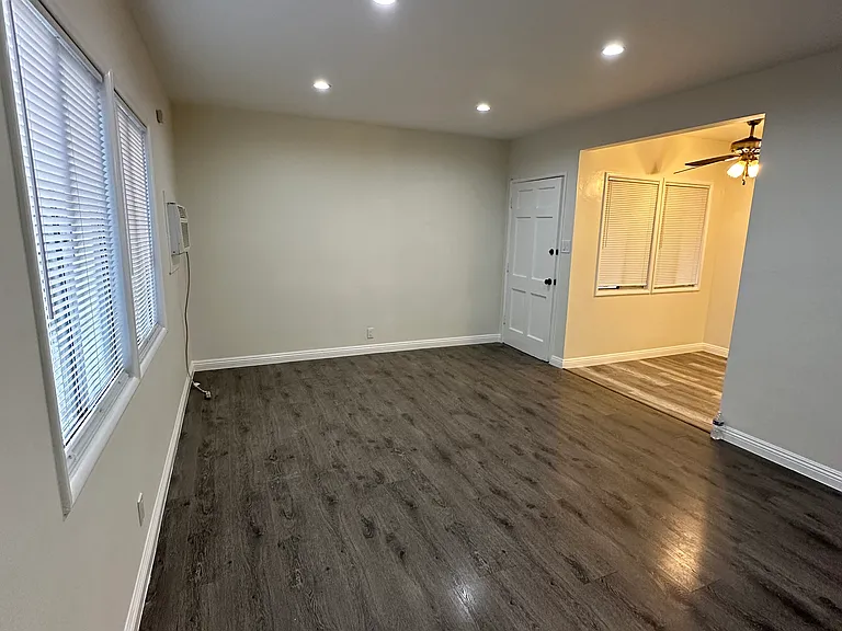 5821 Whitnall Hwy — Photo 3