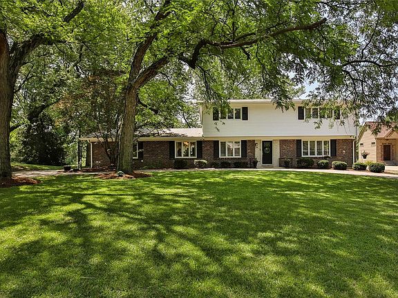 3rd image of 24 Spoede Woods St