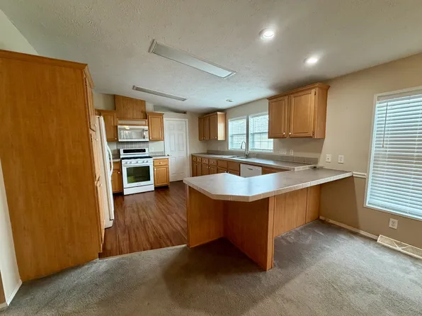 2557 Shakespeare Ln #752, Northville, MI 48167