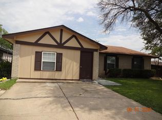 2600 Saint Albans Dr, Carrollton, TX 75007