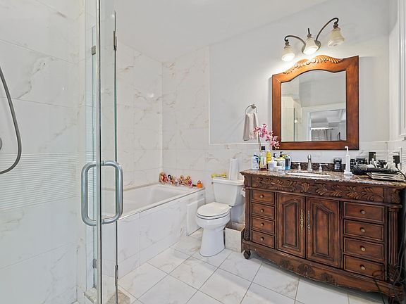 5th image of 266 Laurel Ave #2