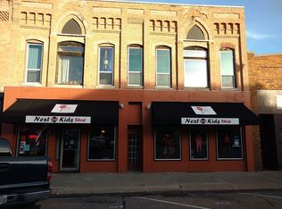 114 N Main St, Waupaca, WI 54981