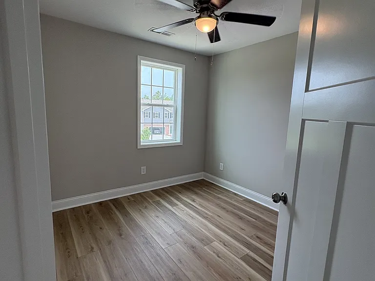 402 Caddie Ct — Photo 8