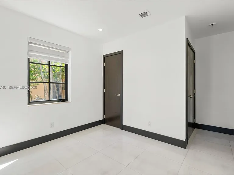 519 Alhambra Cir — Photo 45