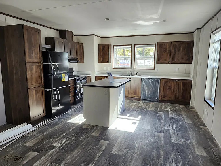 141 Williamson St — Photo 3