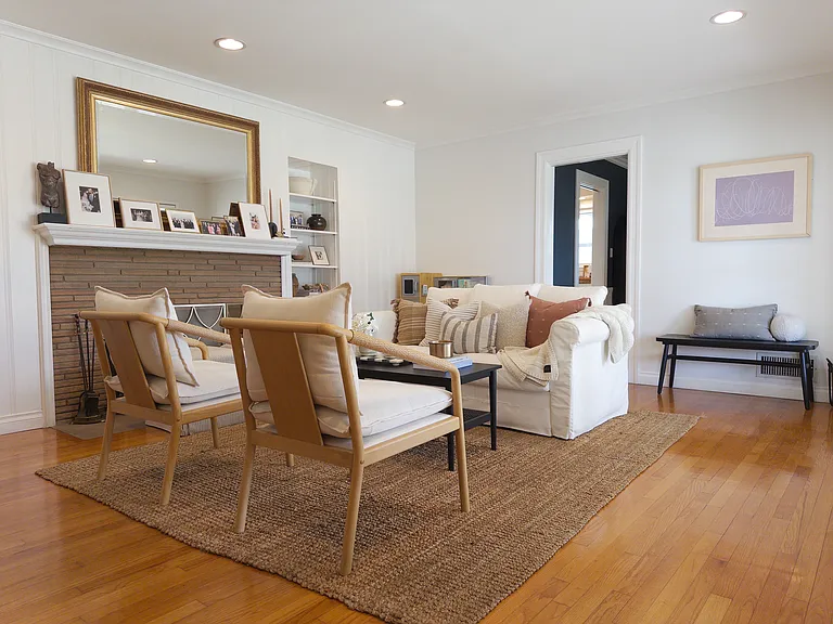 3940 Lewis Ave — Photo 3