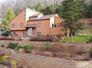 50 Lovers Ln, Putnam Valley, NY 10579