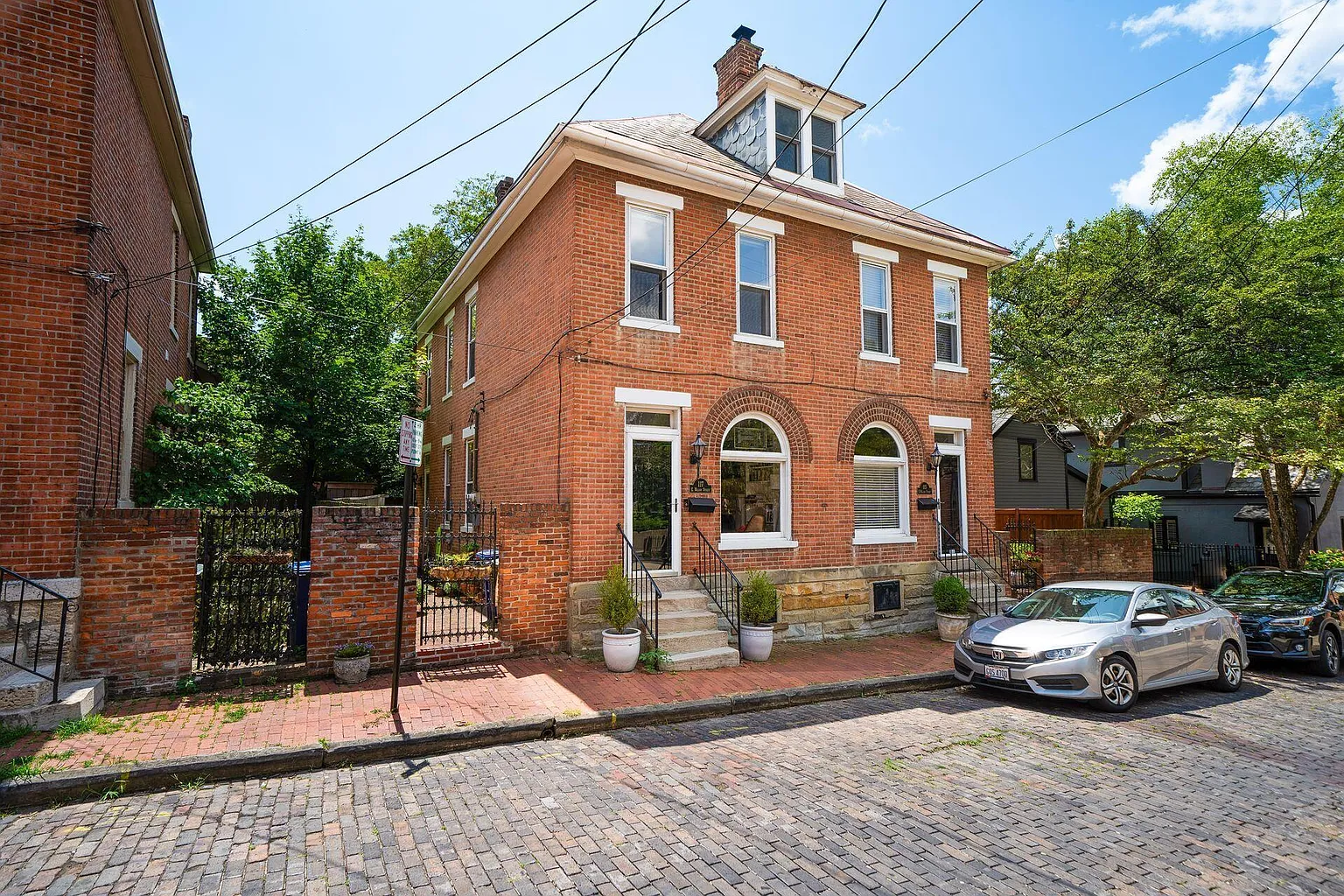 117 E Willow St photo 1