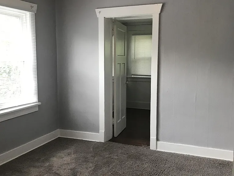 2835 Center St — Photo 5