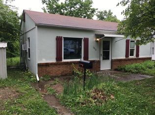 1812 SW Burnett Rd, Topeka, KS 66604