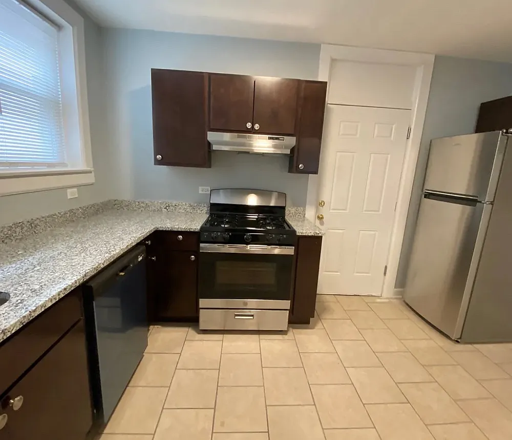 3 bed, 1600 sqft, $1,650 — Photo 1