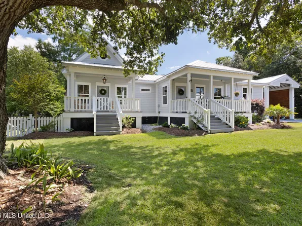 144 Saint Charles St, Bay Saint Louis, MS 39520