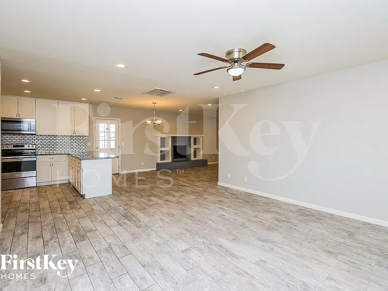 715 W Dublin St — Photo 5