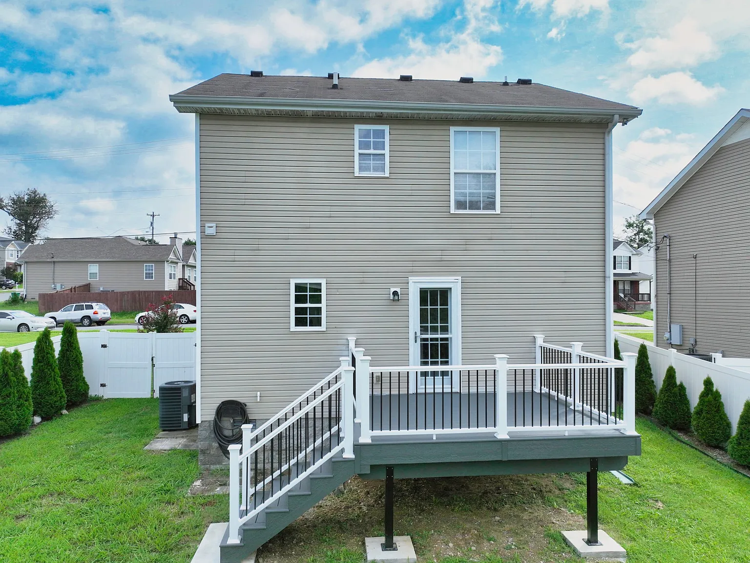3 bed, 2.5 bath, 1292 sqft, $2,200 — Photo 4