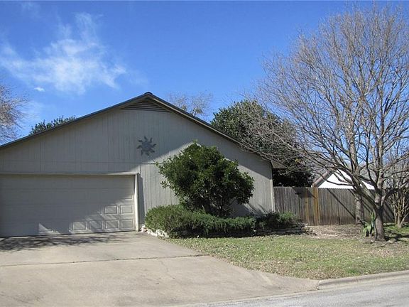 3rd image of 16338 Edgemere Dr