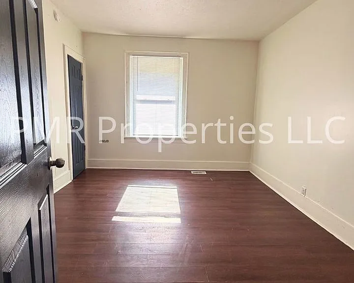 2439 Larimore Ave — Photo 4