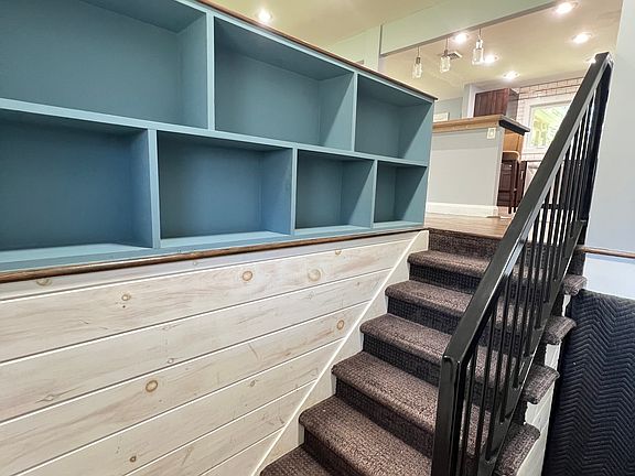 2nd image of 13 Lakeview Dr #1