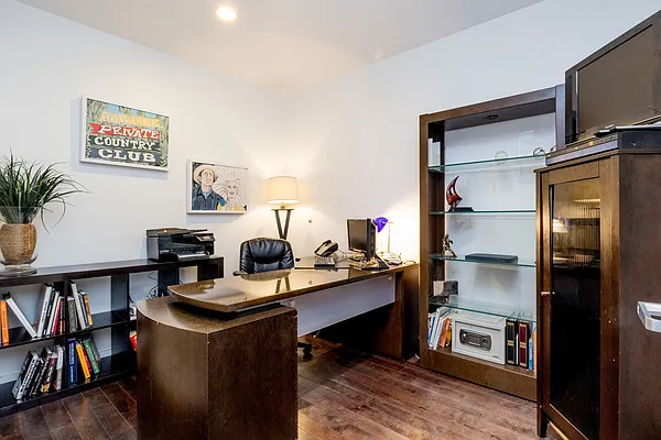 Sold by Nest Seekers International | media 10