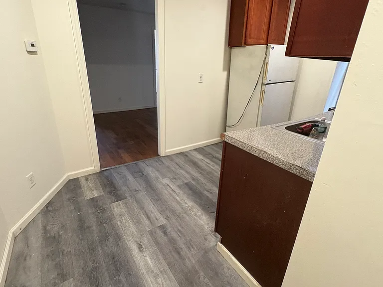 230 3rd St #6 — Photo 7