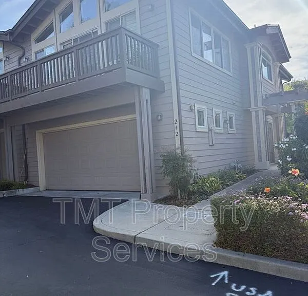 242 Lucas Ln — Photo 1