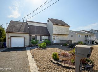 11 Sycamore Ln, Toms River, NJ 08753