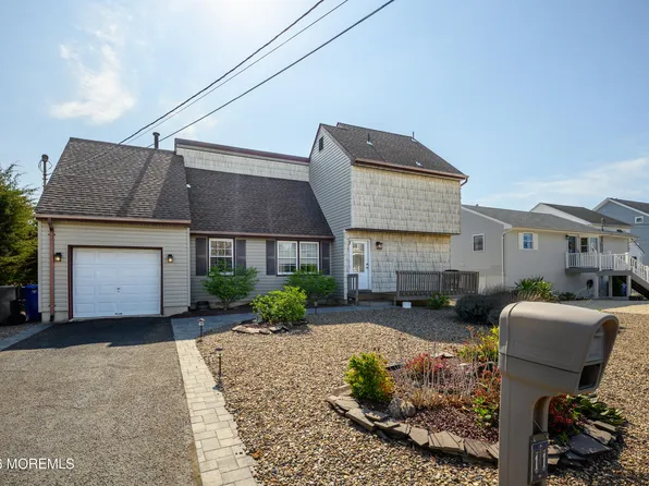 11 Sycamore Lane, Toms River, NJ 08753