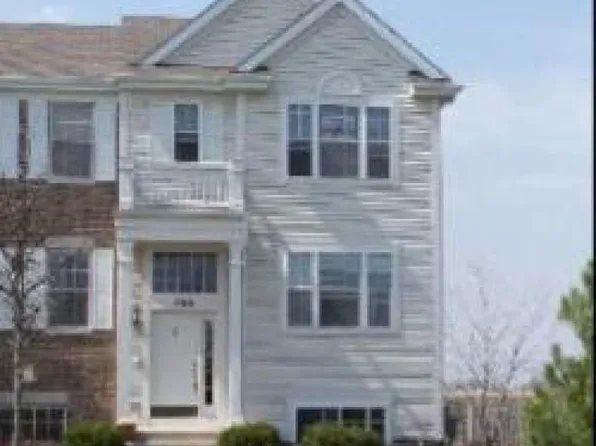 868 Clover Ln, Hampshire, IL 60140