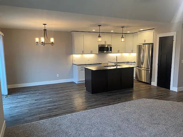 3 bed, 1800 sqft, $2,200 — Photo 4