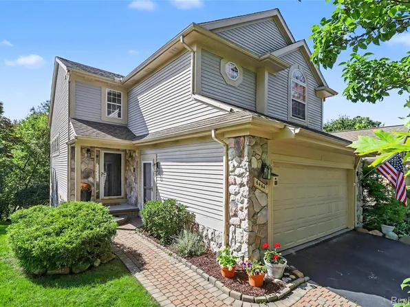 6464 Waters Edge Way, Clarkston, MI 48346