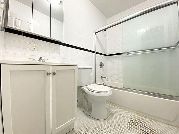 2nd image of 223 E 28th St #4B