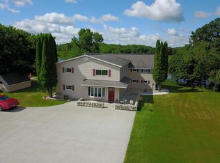 902 Hallberg St SW, Warroad, MN 56763