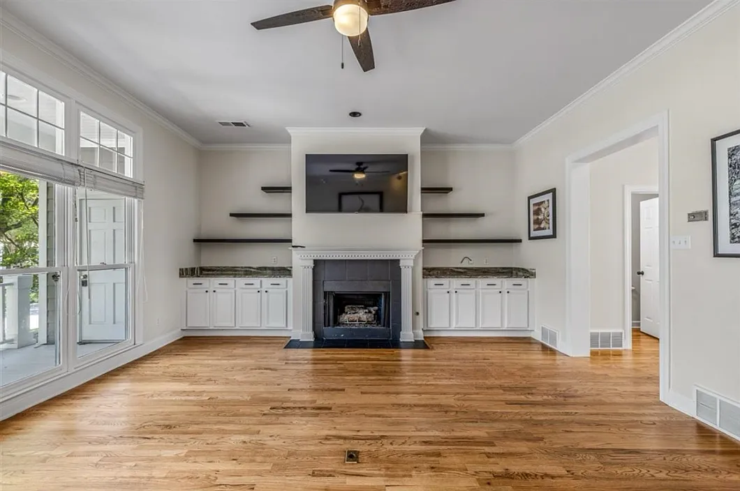 2 bed, 2.5 bath, 1890 sqft, $2,800 — Photo 3