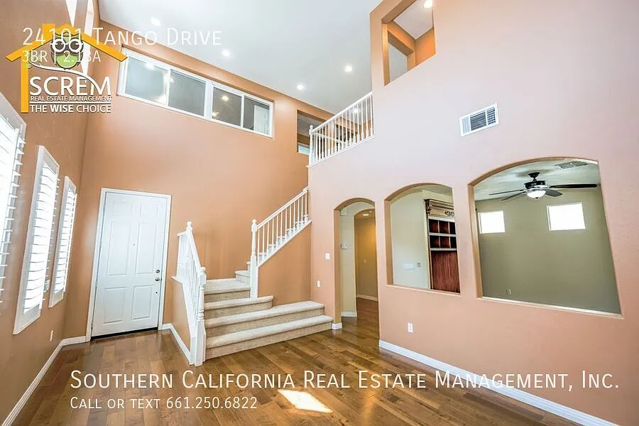 Tesoro Home in Valencia with Three Bedrooms and Office — Photo 4