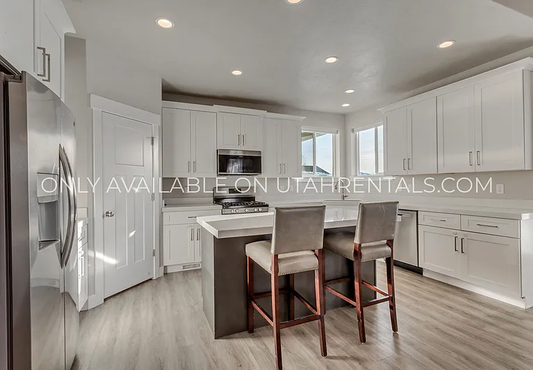 693 Spruce Way — Photo 9