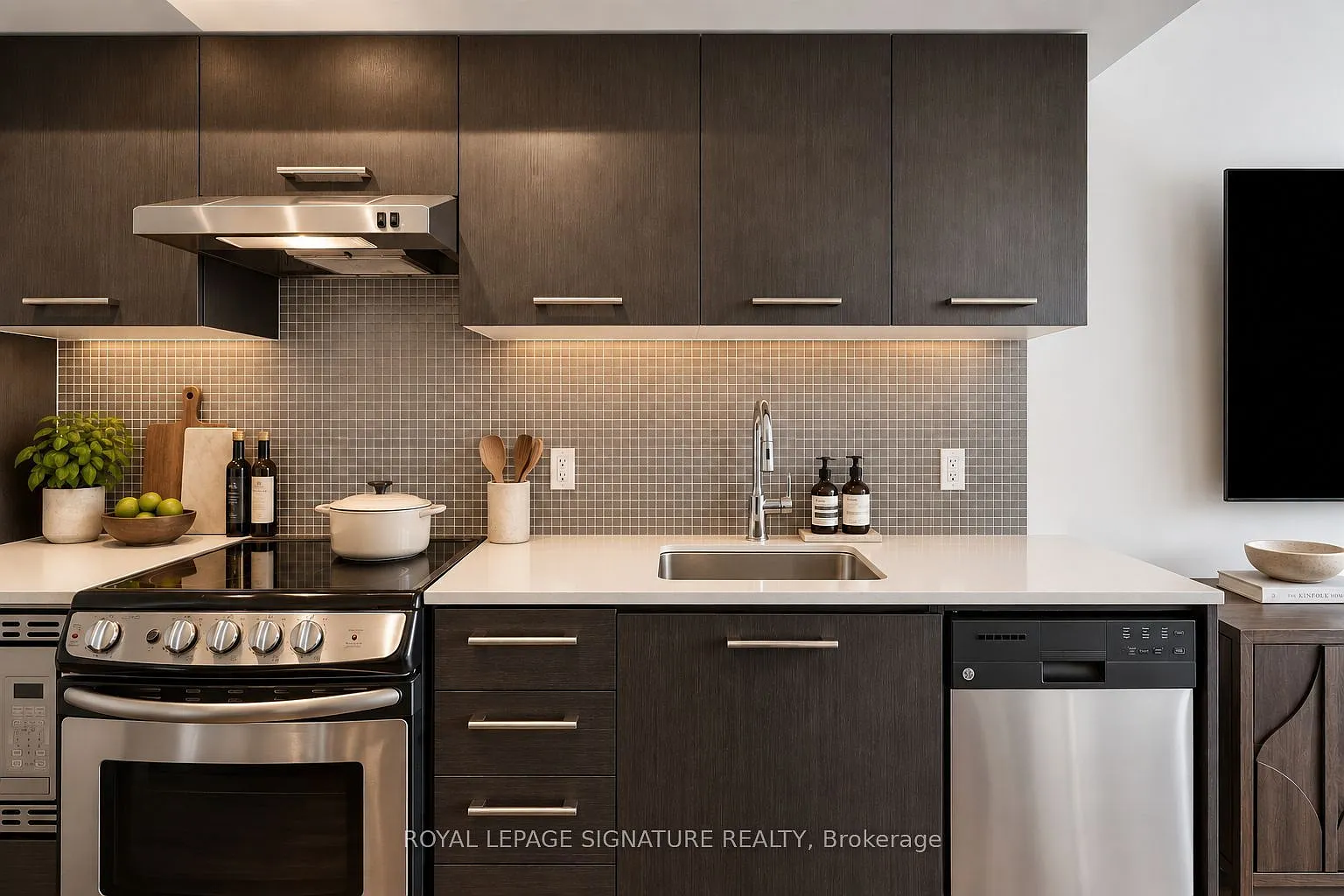 87 Peter St — Photo 3