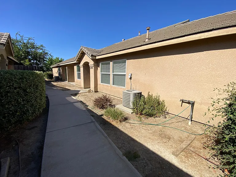 2109 Bella Oaks Dr — Photo 3